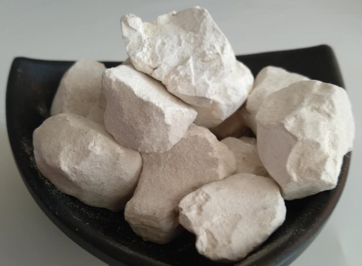 生石灰燒完還要磨粉嗎？生石灰塊磨粉機